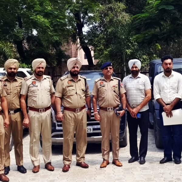 ਗੱਡੀਆਂ ਦੇ ਜਾਅਲੀ ਕਾਗਜ਼ਾਤ ਤਿਆਰ ਕਰਕੇ ਵੇਚਣ ਵਾਲੇ ਗਿਰੋਹ ਦਾ ਪਰਦਾਫ਼ਾਸ਼, 8 ਗੱਡੀਆਂ ਬਰਾਮਦ