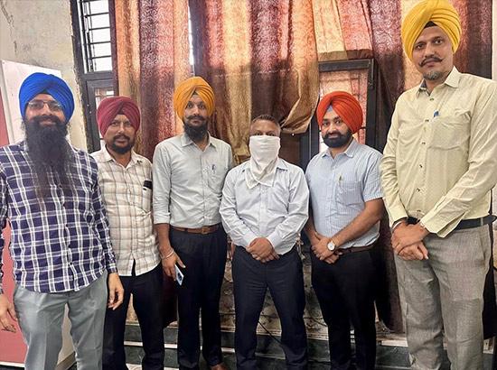 ਪੰਜਾਬ ਵਿਜੀਲੈਂਸ ਦਾ ਵੱਡਾ ਐਕਸ਼ਨ: “ਪ੍ਰਧਾਨ ਜੀ” ਦਾ ਰੀਡਰ 50000 ਰੁਪਏ ਰਿਸ਼ਵਤ ਲੈਂਦਾ ਗ੍ਰਿਫ਼ਤਾਰ