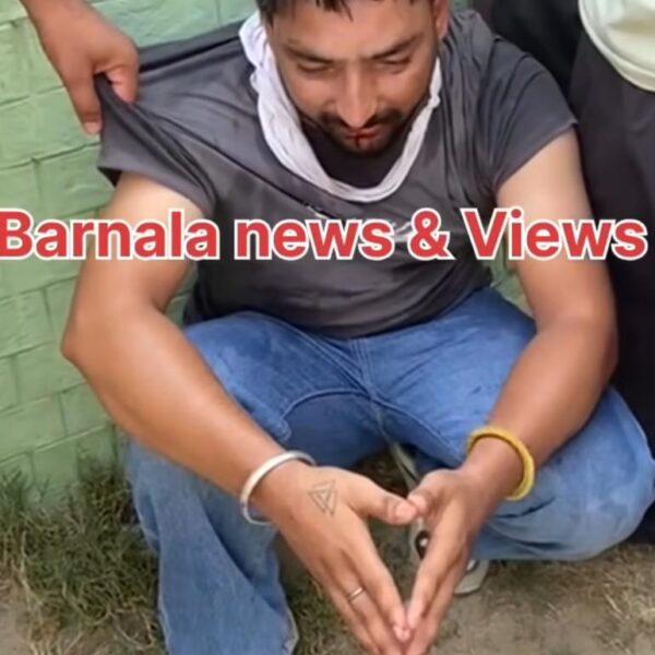 ਬਰਨਾਲਾ ’ਚ ਔਰਤ ਦਾ ਪਰਸ ਖੋਹਣ ਵਿੱਚ ਨਾਕਾਮ ਰਹਿਣ ‘ਤੇ ਬਦਮਾਸ਼ ਨੇ ਬੱਚੇ ’ਤੇ ਤਾਣਿਆ ਚਾਕੂ