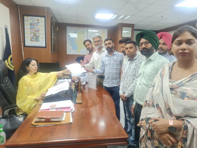 5178 ਅਧਿਆਪਕਾਂ ਦੇ ਬਕਾਏ ਜਾਰੀ ਕਰਵਾਉਣ ਲਈ ਡੀਟੀਐੱਫ ਵੱਲੋਂ ਵਧੀਕ ਡਿਪਟੀ ਕਮਿਸ਼ਨਰ ਰਾਹੀਂ ਮੁੱਖ ਮੰਤਰੀ ਨੂੰ ਭੇਜਿਆ ‘ਰੋਸ ਪੱਤਰ 