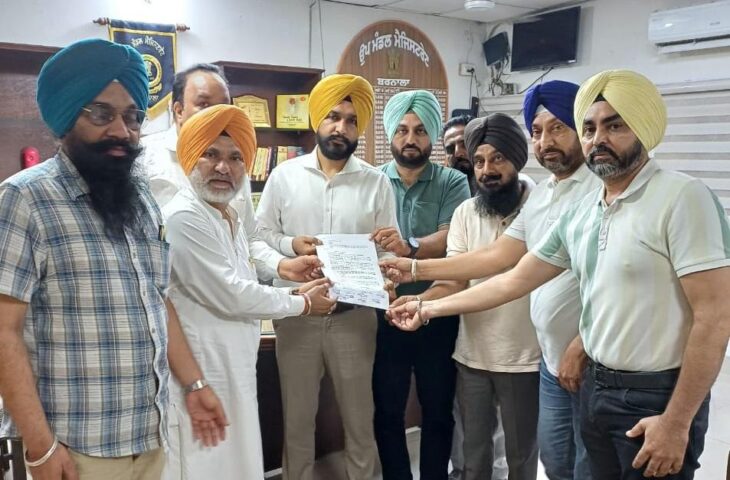 ਬਰਨਾਲਾ ਦੇ ਕੌਂਸਲਰਾਂ ਨੇ ਸੌਂਪਿਆ ਐੱਸ.ਡੀ.ਐੱਮ ਨੂੰ ਮੰਗ ਪੱਤਰ, ਸੀਵਰੇਜ ਵਿਵਸਥਾ ’ਚ ਸੁਧਾਰ ਕਰਨ ਦੀ ਕੀਤੀ ਮੰਗ