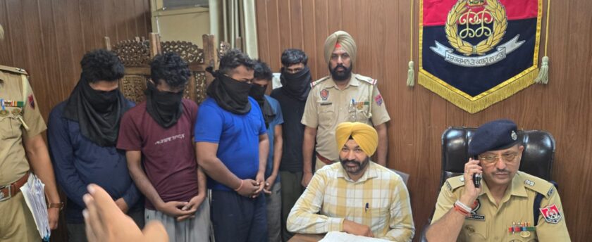 ਬਰਨਾਲਾ ਪੁਲਿਸ ਵਲੋਂ ਚੋਰੀਆਂ ਤੇ ਲੁੱਟਾਂਖੋਹਾਂ ਕਰਨ ਵਾਲੇ ਗਿਰੋਹ ਦਾ ਪਰਦਾਫ਼ਾਸ਼, 5 ਗ੍ਰਿਫ਼ਤਾਰ