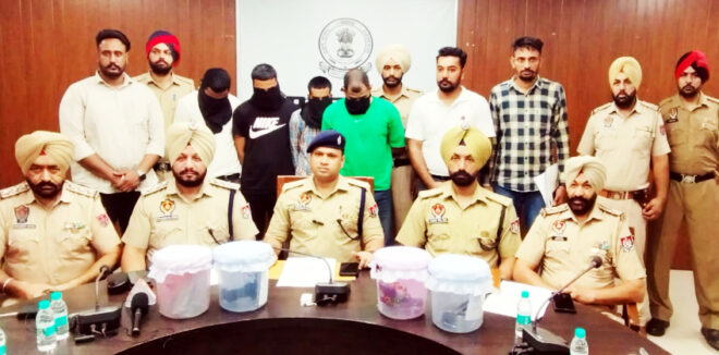 ਜਦੋਂ ਵੱਡੀਆਂ ਵਾਰਦਾਤਾਂ ਕਰਨ ਦੀ ਤਾਕ ’ਚ ਘੁੰਮ ਰਹੇ ਗਿਰੋਹ ਨੂੰ ਫੜ੍ਹਣ ਗਈ ਬਰਨਾਲਾ ਪੁਲਿਸ ਤਾਂ ਗਿਰੋਹ ਨੇ ਚਲਾਈ ਦਿੱਤੀ ਗੋਲੀ, ਸੀ.ਆਈ.ਏ. ਸਟਾਫ਼ ਨੇ ਬੜੀ ਮੁਸਤੈਦੀ ਨਾਲ ਕਾਬੂ ਕੀਤੇ ਚਾਰੇ ਮੁਲਜ਼ਮ