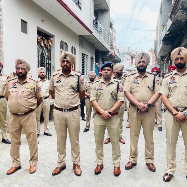 ਤੜਕਸਾਰ ਹੀ ਬਰਨਾਲਾ ਪੁਲਿਸ ਨੇ ਘੇਰੀ ਸੈਂਸੀ ਬਸਤੀ, ਘਰ-ਘਰ ਦੀ ਲਈ ਤਲਾਸ਼ੀ