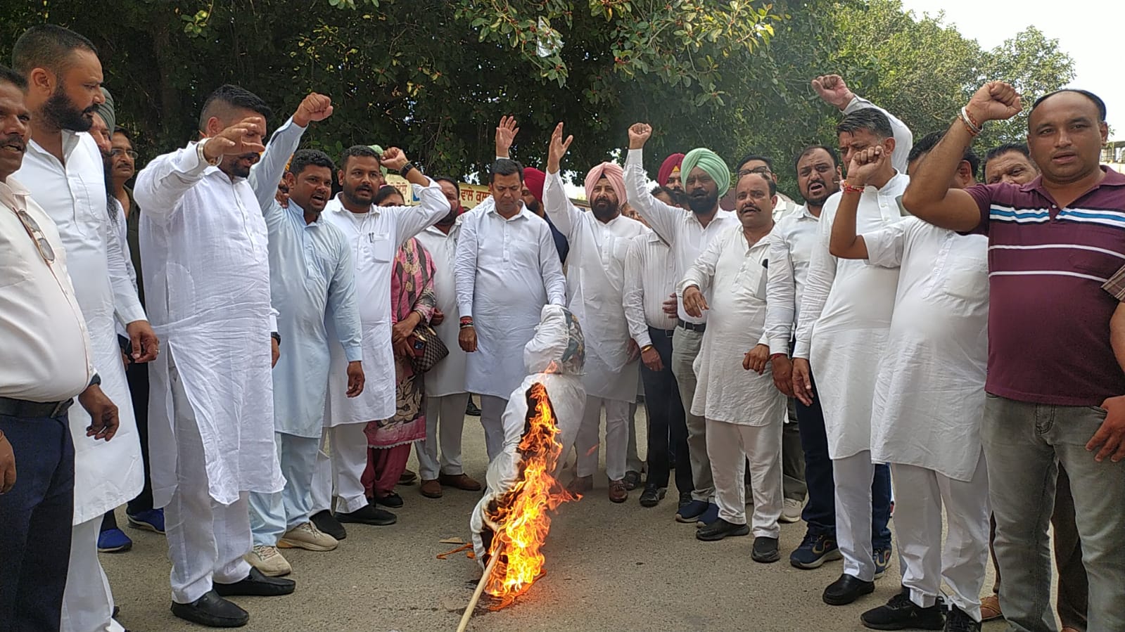 ‘ਆਪ’ ਸਰਕਾਰ ਵਿਰੁੱਧ ਭਾਜਪਾ ਦਾ ਪ੍ਰਦਰਸ਼ਨ, ਮੁੱਖ ਮੰਤਰੀ ਦਾ ਫੂਕਿਆ ਪੁਤਲਾ