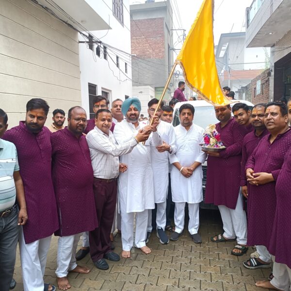 ਸਿੱਧੀ ਵਿਨਾਇਕ ਸੇਵਾ ਸੋਸਾਇਟੀ ਵਲੋਂ ਗਣਪਤੀ ਉਤਸਵ ਨੂੰ ਲੈ ਕੇ ਕੱਢੀ ਕਲਸ਼ ਯਾਤਰਾ