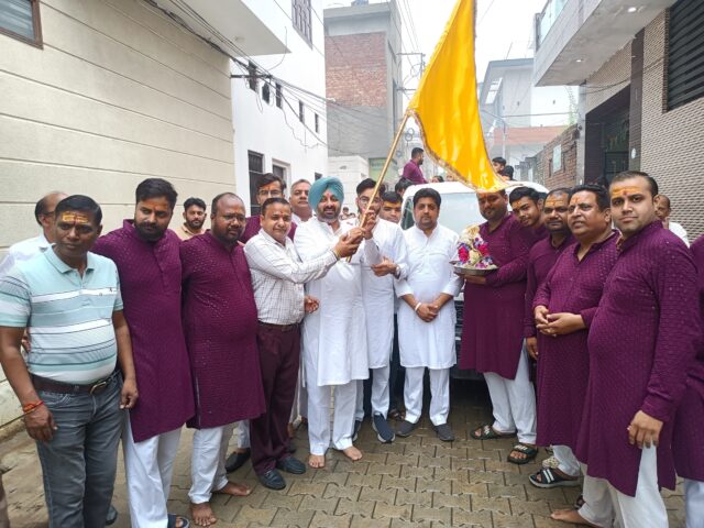 ਸਿੱਧੀ ਵਿਨਾਇਕ ਸੇਵਾ ਸੋਸਾਇਟੀ ਵਲੋਂ ਗਣਪਤੀ ਉਤਸਵ ਨੂੰ ਲੈ ਕੇ ਕੱਢੀ ਕਲਸ਼ ਯਾਤਰਾ