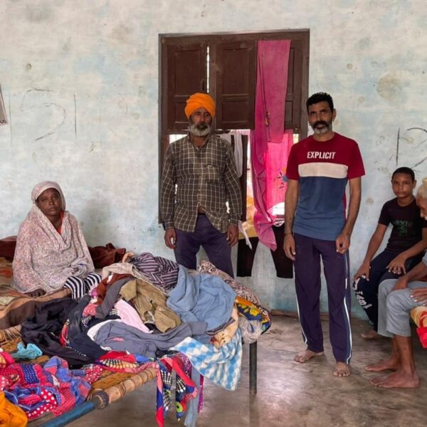 ਬਰਸਾਤ ਨੇ ਮਜ਼ਦੂਰ ਪਰਿਵਾਰ ਨੂੰ ਕੀਤਾ ਬੇਘਰ! ਧਰਮਸ਼ਾਲਾ ‘ਚ ਰਹਿਣ ਲਈ ਮਜਬੂਰ