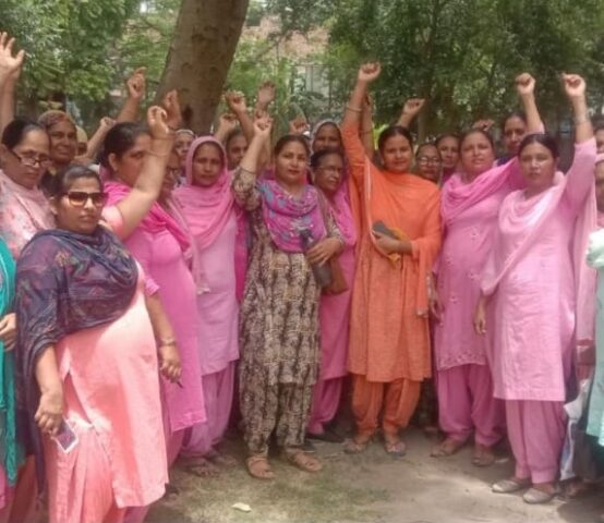 ਦੂਹਰੀ ਮਾਰ ਝੇਲ ਰਹੀਆਂ ਹਨ ਪੰਜਾਬ ਦੀਆਂ ਆਸ਼ਾ ਵਰਕਰ ਅਤੇ ਫੈਸੀਲੀਟੇਟਰਾਂ : ਪੰਜੋਲਾ