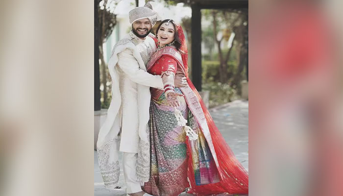 ਪੰਜਾਬੀ ਅਦਾਕਾਰਾ ਮੈਂਡੀ ਤੱਖਰ ਨੇ ਆਪਣੇ ਪਤੀ ਨਾਲ ਲਿਆ ਤਲਾਕ