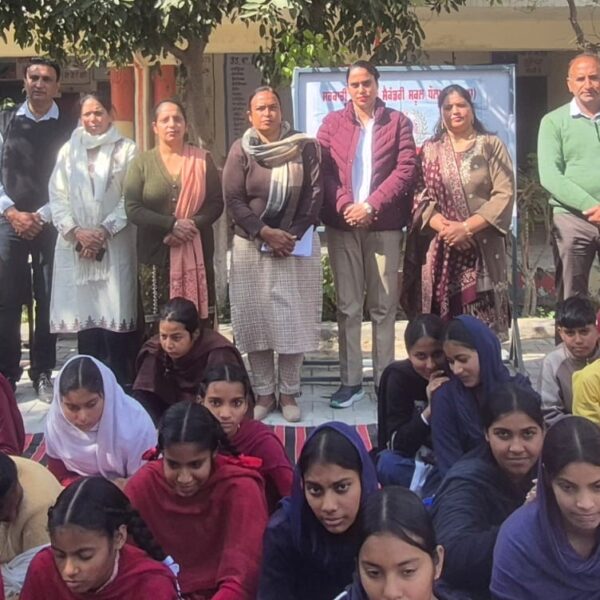 ਸਰਕਾਰੀ ਸੀਨੀਅਰ ਸੈਕੰਡਰੀ ਸਕੂਲ ਧੌਲਾ ਵਿਖੇ ਟ੍ਰੈਫਿਕ ਨਿਯਮਾਂ ਦੀ ਜਾਗਰੂਕਤਾ ਅਤੇ ਨਸ਼ਿਆਂ ਦੀ ਰੋਕਥਾਮ ਸਬੰਧੀ ਵਿਸ਼ੇਸ਼ ਸੈਮੀਨਾਰ ਕਰਵਾਇਆ