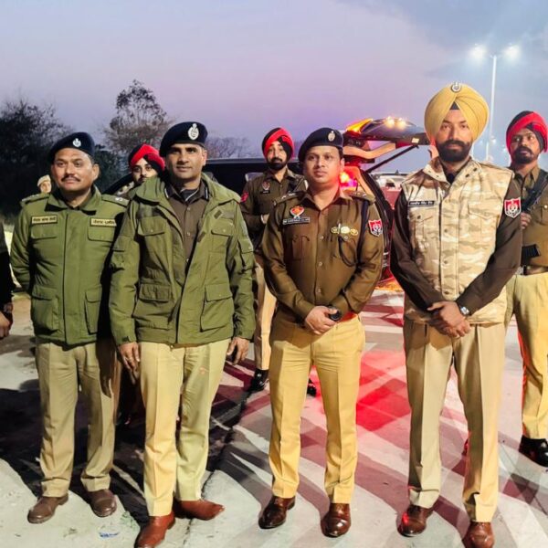 ਬਰਨਾਲਾ ਪੁਲਿਸ ਵੱਲੋਂ ‘ਪ੍ਰਹਾਰ 2.0’ ਤਹਿਤ ਸਖ਼ਤ ਨਾਕਾਬੰਦੀ; ਡੀ.ਆਈ.ਜੀ. ਕੁਲਦੀਪ ਚਾਹਲ ਨੇ ਖ਼ੁਦ ਚੈਕਿੰਗ ਦਾ ਲਿਆ ਜਾਇਜ਼ਾ