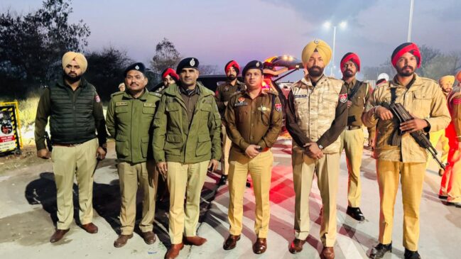 ਬਰਨਾਲਾ ਪੁਲਿਸ ਵੱਲੋਂ ‘ਪ੍ਰਹਾਰ 2.0’ ਤਹਿਤ ਸਖ਼ਤ ਨਾਕਾਬੰਦੀ; ਡੀ.ਆਈ.ਜੀ. ਕੁਲਦੀਪ ਚਾਹਲ ਨੇ ਖ਼ੁਦ ਚੈਕਿੰਗ ਦਾ ਲਿਆ ਜਾਇਜ਼ਾ