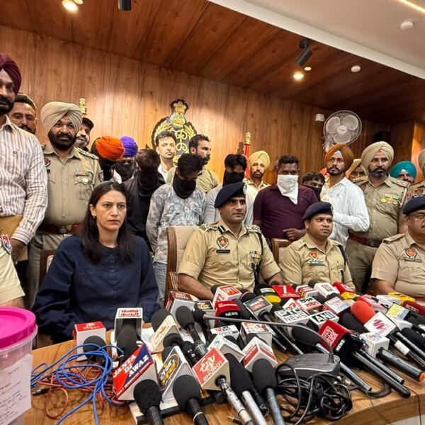 ਪੰਜਾਬੀ ਗਾਇਕ ਦੇ ਘਰ ’ਤੇ ਫਾਇਰਿੰਗ ਮਾਮਲਾ: ਪੰਜਾਬ ਪੁਲਿਸ ਨੂੰ ਮਿਲੀ ਵੱਡੀ ਸਫਲਤਾ, ਦੋ ਸ਼ੂਟਰਾਂ ਸਣੇ 9 ਮੁਲਜ਼ਮ ਗ੍ਰਿਫ਼ਤਾਰ